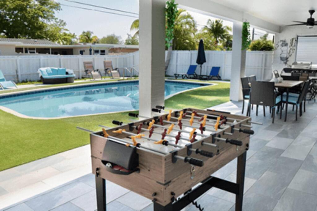 Luxurious & Modern Open Floor Plan Heated Pool Villa Hollywood Exterior photo